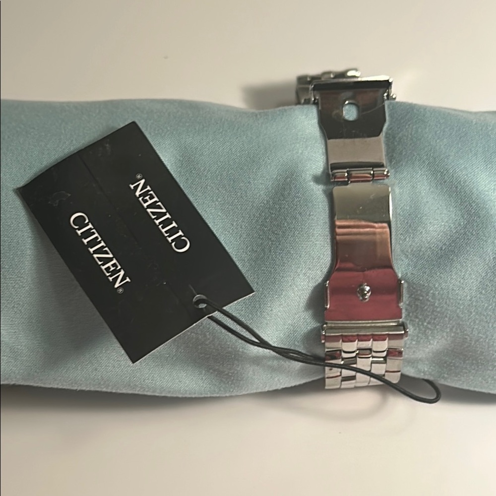 NWT Citizen Men's Silver Watch - Picture 3 of 4